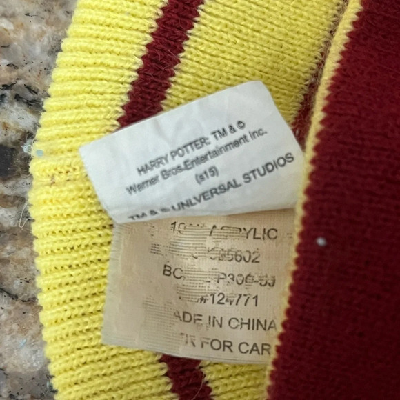 Gryffindor Beanie Winter Hat Striped Red Yellow Universal Studios Harry Potter - Picture 7 of 7